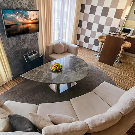 Апартамент Suncity Center *